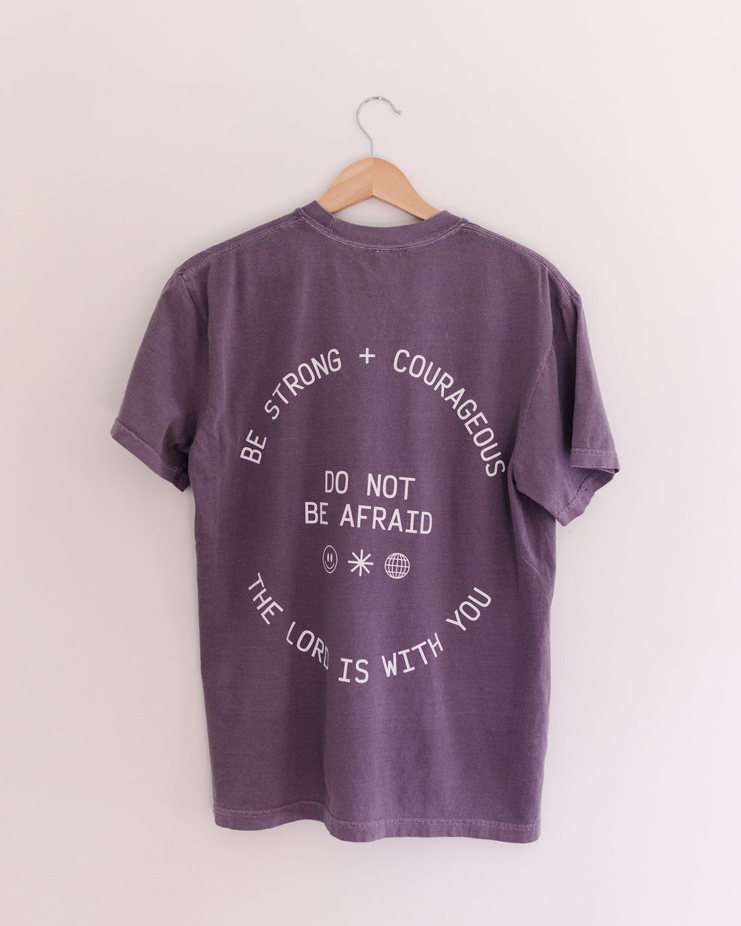 Be Strong Wine Vintage Washed Tee
