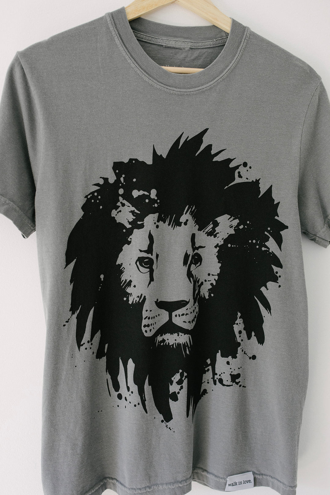 Lion Vintage Washed Gray Tee