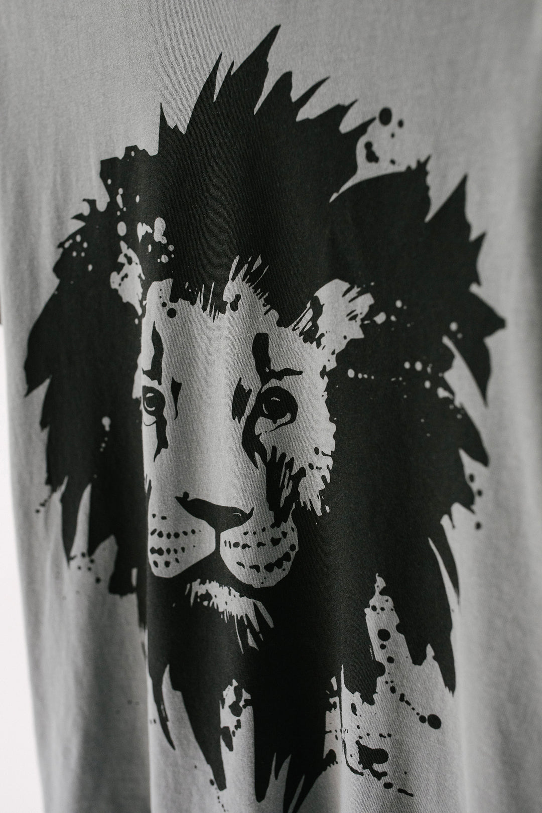 Lion Vintage Washed Gray Tee