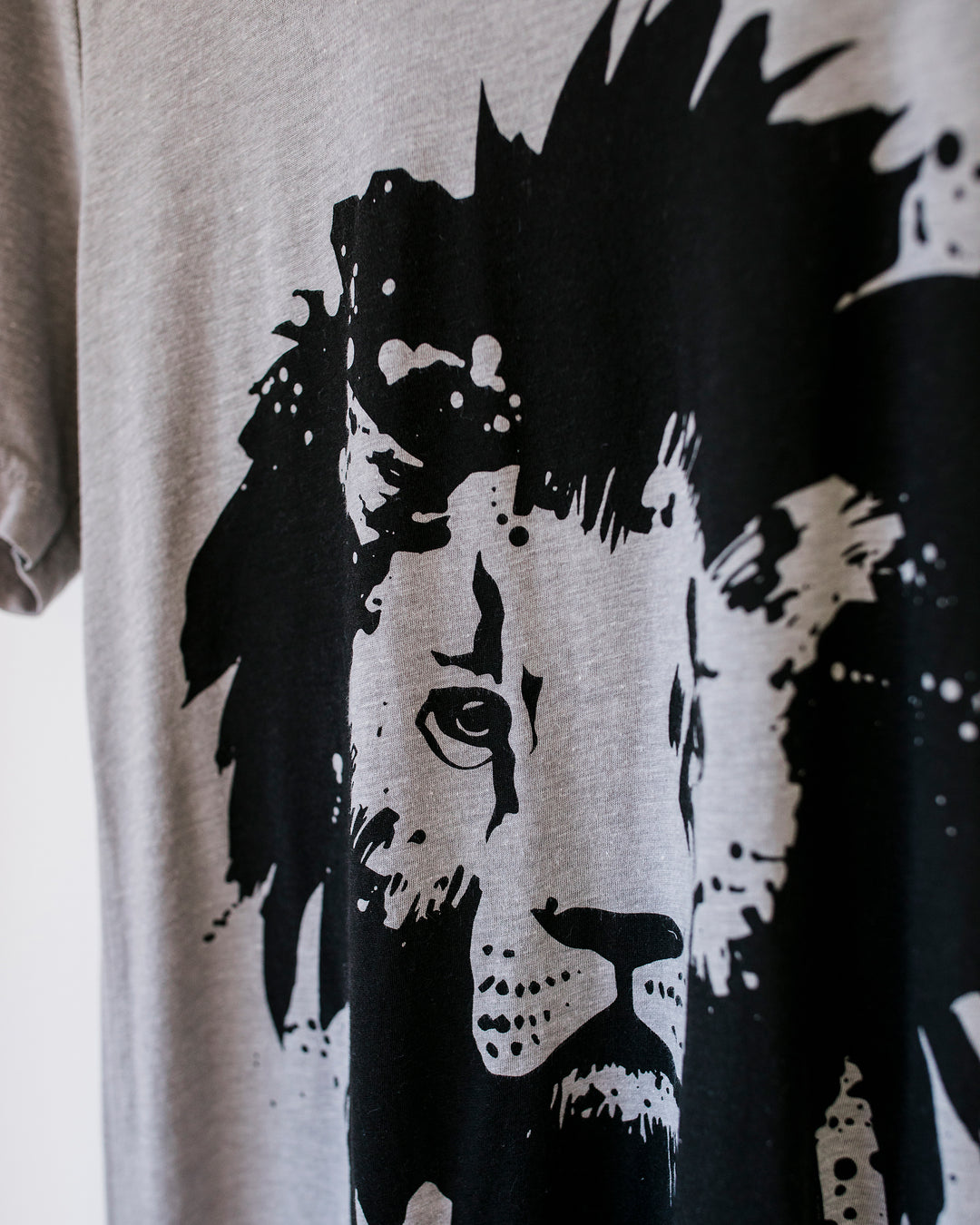 Lion Light Gray Tee